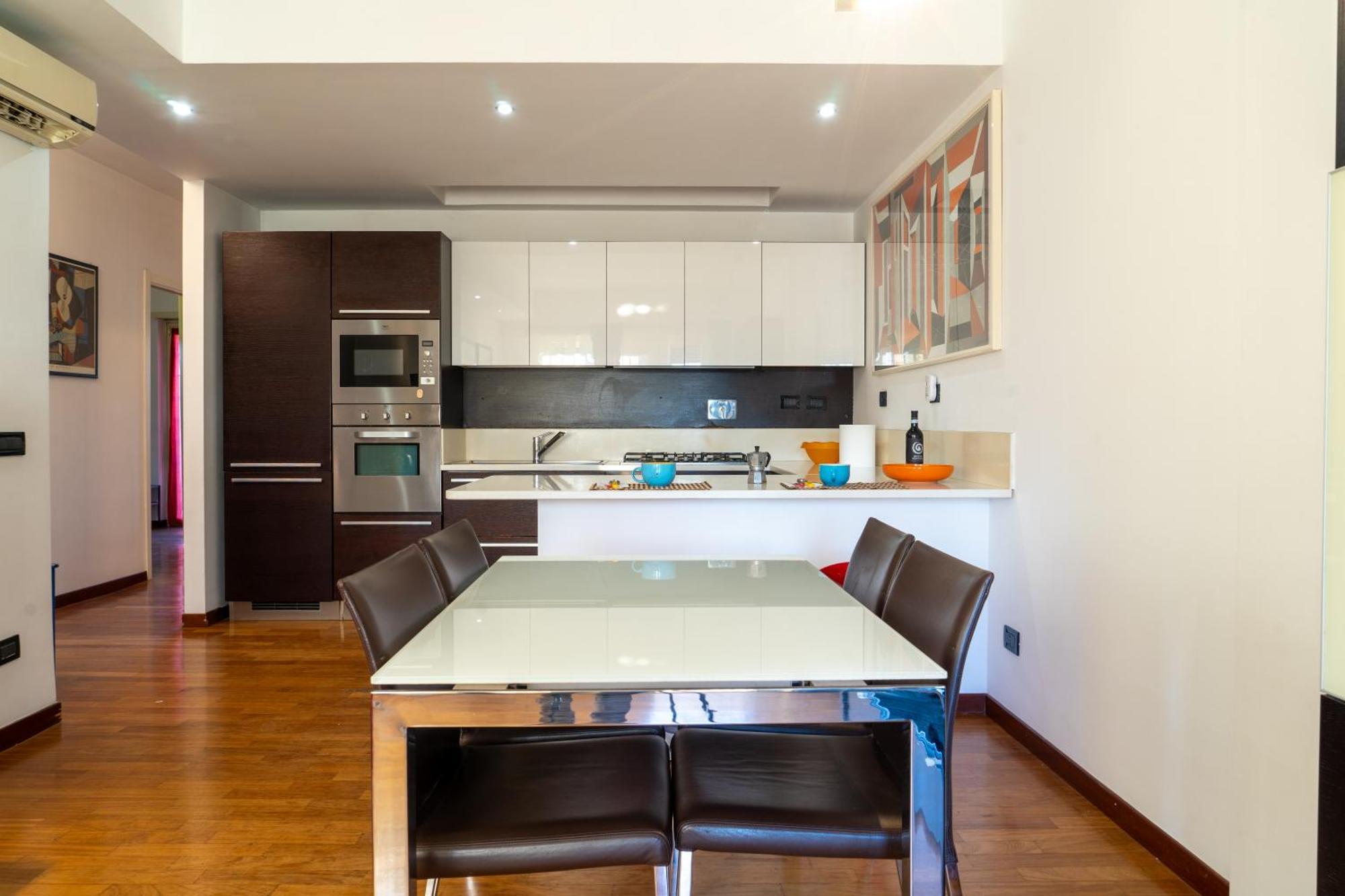 Comfortable, Wide And Cozy Rome